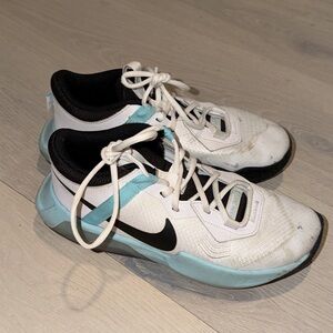 Kids Nike Shoes Size 6